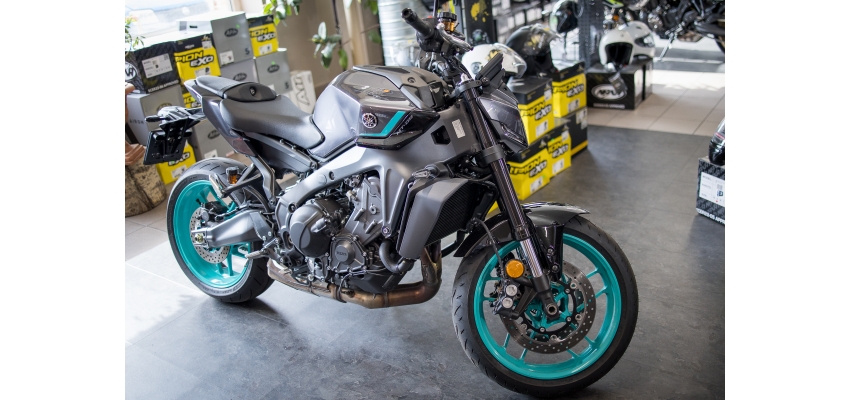 YAMAHA MT-09